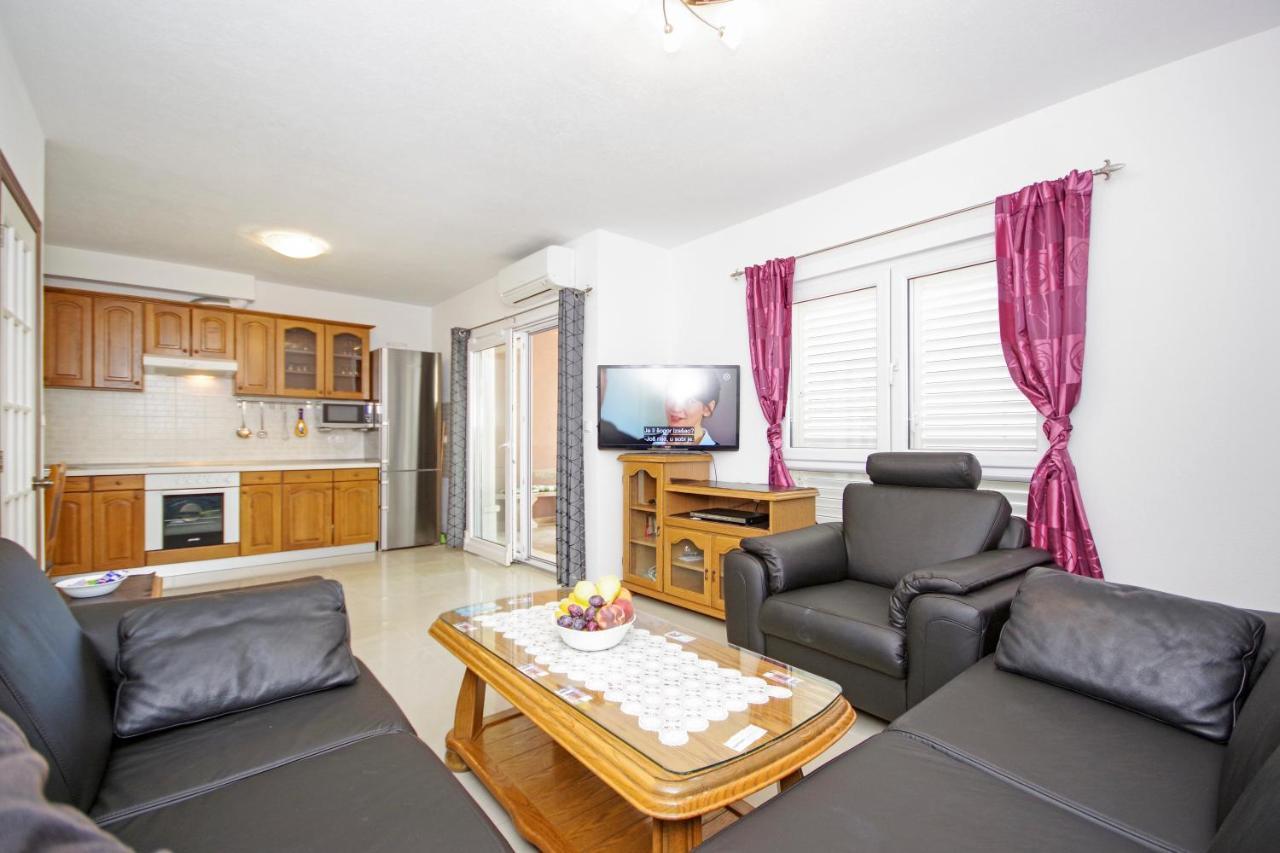 Apartmani Cezar Makarska Ngoại thất bức ảnh